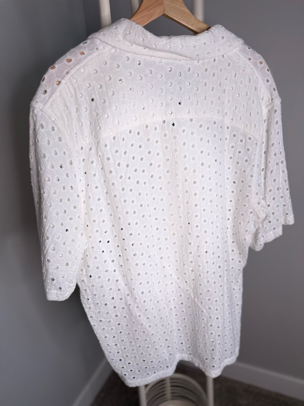 Zara White Eyelet Short-Sleeve Button-Down Shirt - Picture 4 of 6